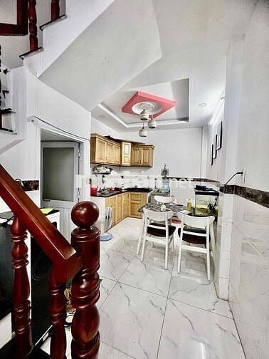 Nhà Sạch Sẻ DT 100m2 1Trệt 2Lầu 4Pn 3Wc Sân Xe Máy Gần Chợ Cầu Đồg