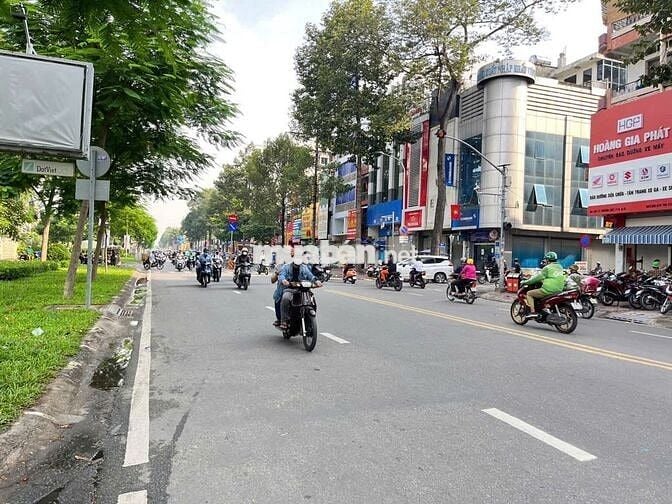 TÒA NHÀ MỚI XÂY LÝ THƯỜNG KIỆT 8,5X30 TRỆT 3 LẦU THANG MÁY , PCCC