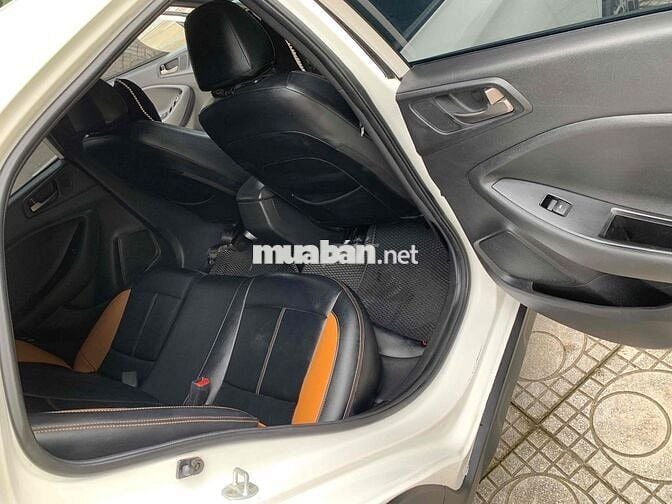 Em cần bán Hyundai i20 2016 1.4 AT