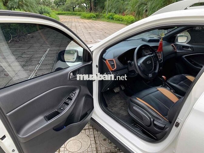 Em cần bán Hyundai i20 2016 1.4 AT