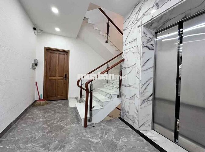 CHO THUÊ VĂN PHÒNG Có Hầm Có Thang Máy