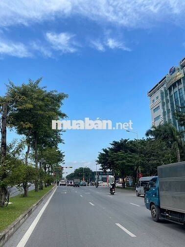 Nhà lô góc Trịnh Văn Bô, 3 thoáng, oto đỗ cửa, thang máy GIÁ ÊM