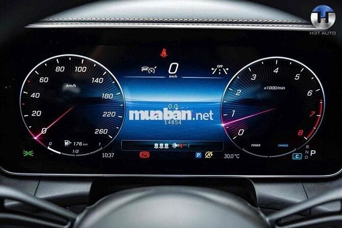 Mercedes Benz GLC300 Model 2024 lướt 8.000 miles