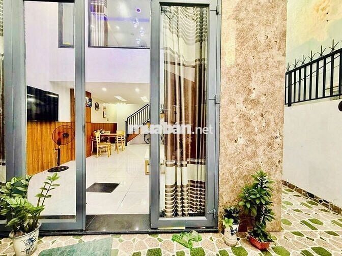 BÁN NHÀ 2,5 TẦNG 2 MẶT KIỆT THOÁNG HÙNG VƯƠNG THÔNG QUANG DŨNG