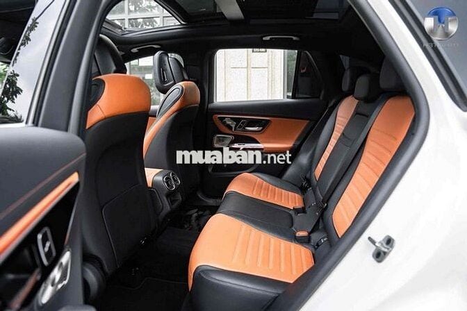Mercedes Benz GLC300 Model 2024 lướt 8.000 miles