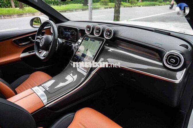 Mercedes Benz GLC300 Model 2024 lướt 8.000 miles