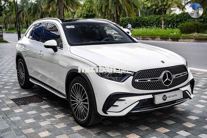 Mercedes Benz GLC300 Model 2024 lướt 8.000 miles