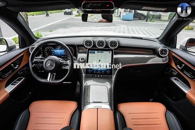 Mercedes Benz GLC300 Model 2024 lướt 8.000 miles