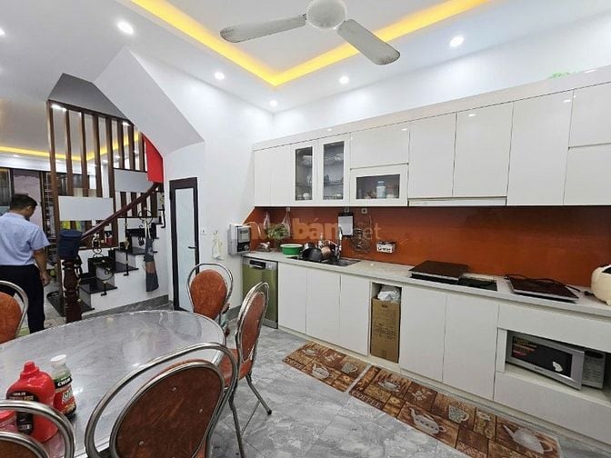 VŨ HỮU, THANH XUÂN. DT42M, 5 TẦNG NHÀ MỚI .GIÁ 8,5 TỶ 