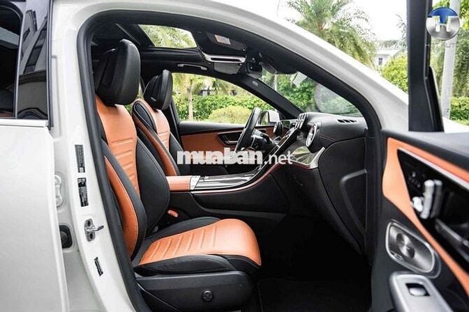 Mercedes Benz GLC300 Model 2024 lướt 8.000 miles