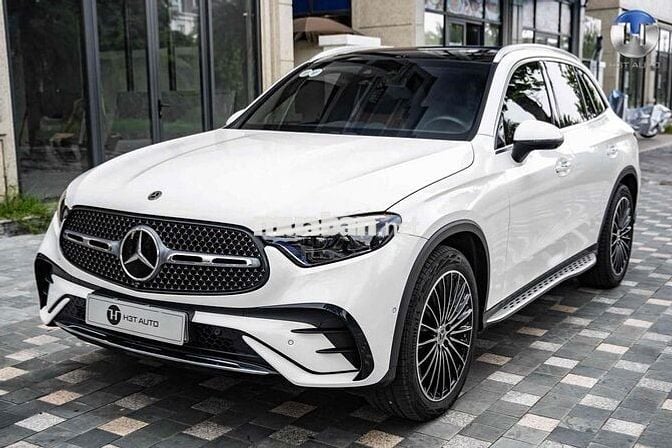 Mercedes Benz GLC300 Model 2024 lướt 8.000 miles