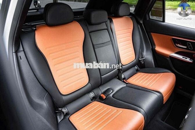 Mercedes Benz GLC300 Model 2024 lướt 8.000 miles