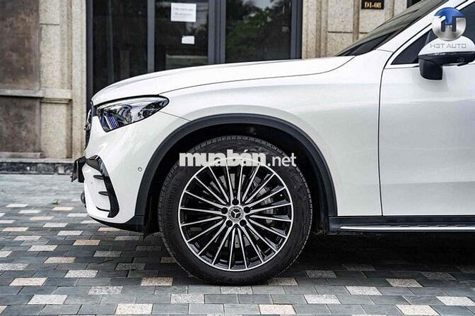 Mercedes Benz GLC300 Model 2024 lướt 8.000 miles