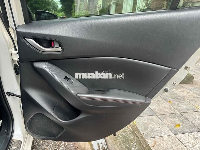 Mazda 3 2016 1.5 AT Sedan - 89000 km