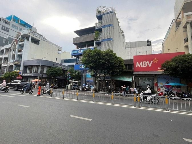Cho Thuê Nhà Mặt Tiền Hoàng Diệu, Phường 6, Quận 4 - Ngang 12.8x18m
