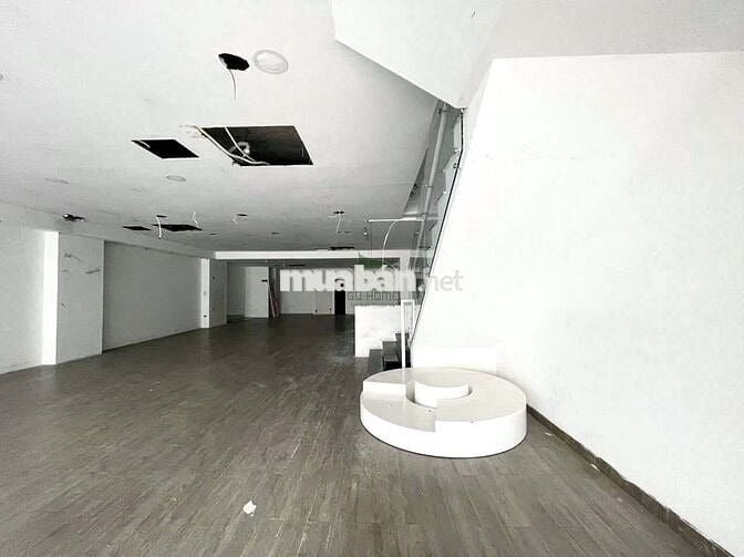 CHO THUÊ TOÀ 3 TẦNG 900M2 MẶT TIỀN ĐƯỜNG LỚN TTTP GIÁ 200 TRIỆU/THÁNG
