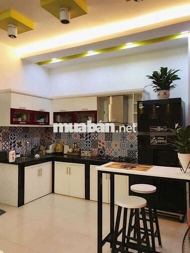Cần bán gấp nhà P ĐHT Q12..DT ,5,5*18 1 trệt 2 lầu 4PN 4WS hẻm xe tải