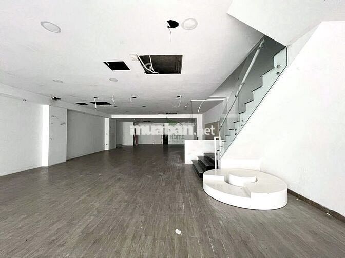 CHO THUÊ TOÀ 3 TẦNG 900M2 MẶT TIỀN ĐƯỜNG LỚN TTTP GIÁ 200 TRIỆU/THÁNG