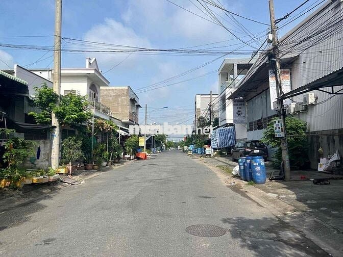 Cho thuê xưởng 300m2 gần vòng xoay An Phú , gần chợ Thông dụng, visip
