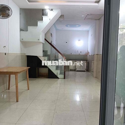 CHO THUÊ NHÀ SÂN ÔTÔ 1 TRỆT 2LẦU 4PN 3WC HẺM XE TẢI GẦN UỶ BAN TX