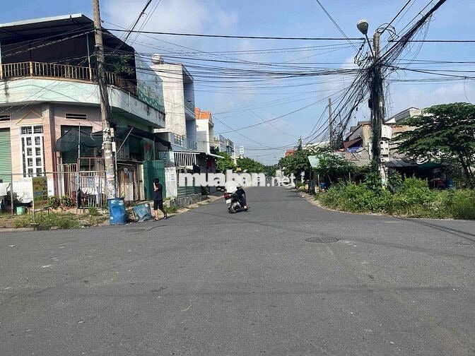 Cho thuê xưởng 300m2 gần vòng xoay An Phú , gần chợ Thông dụng, visip