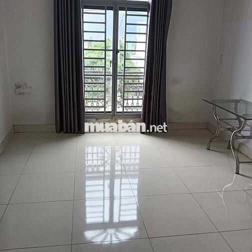 CHO THUÊ NHÀ SÂN ÔTÔ 1 TRỆT 2LẦU 4PN 3WC HẺM XE TẢI GẦN UỶ BAN TX