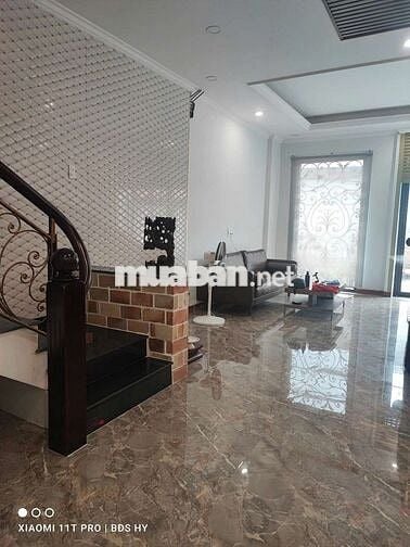 Nhà Full Nội Thất Gần Vạn Phúc