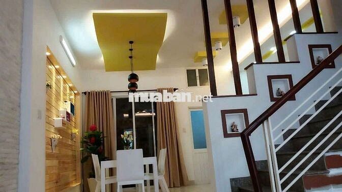 Cần bán gấp nhà P ĐHT Q12..DT ,5,5*18 1 trệt 2 lầu 4PN 4WS hẻm xe tải