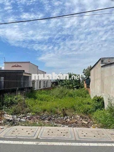 Gấp Lô Đất Mặt Tiền NGUYỄN KIM CƯƠNG DT 500m2 Giá 880tr