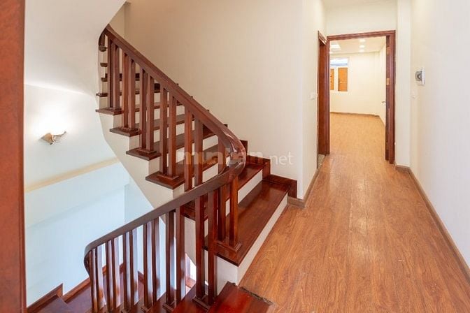 Cho thuê nhà 5 tầng kinh doanh dịch vụ, văn phòng