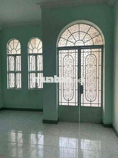 NHÀ MẶT TIỀN 8PN CẦU THANG GIỮA NHÀ, CHO LÀM CHDV