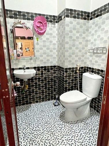 Nhà đẹp bán gấp hẻm 67 An Bình, P.6, Q.5, (53,2m2), giá chỉ 3,25 tỷ, 
