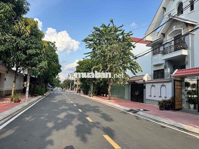 Bán Biệt Thự 8x20m gồm 1 hầm và 3 tầng lầu, NTCC