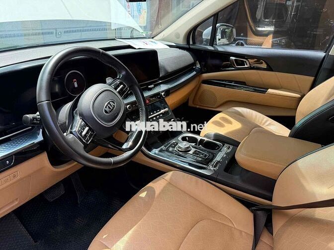 Kia Carnival 2022 2.2D Premium màu trắng