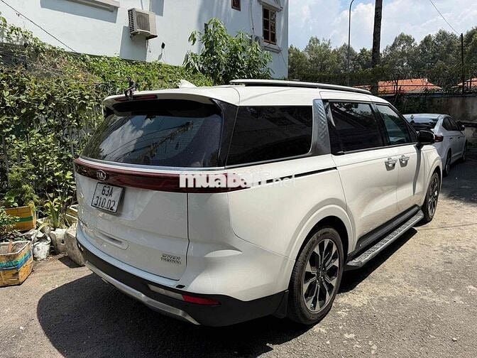 Kia Carnival 2022 2.2D Premium màu trắng