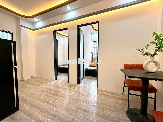 Căn hộ 2PN 1PK 1WC full nội thất cửa sổ trời/ ban công new 100%