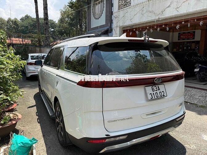 Kia Carnival 2022 2.2D Premium màu trắng