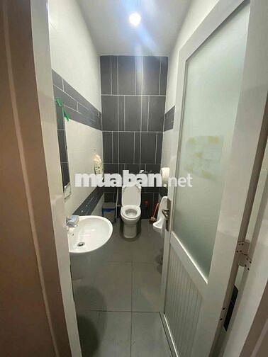 Cho thuê nhà MT Calmette Q1, 4x20m, trệt 1 lầu, giá 45