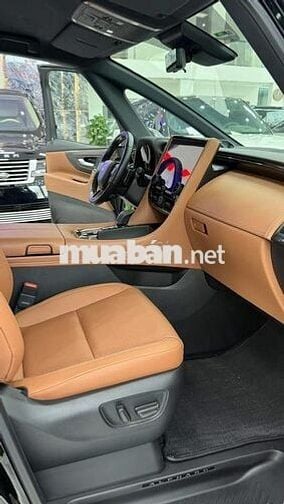Bán Toyota Alphard 2024, lăn bánh 1 vạn Km như mới