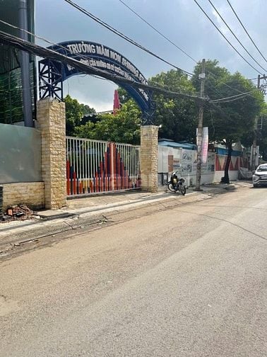 HẺM XE HƠI THÔNG NGUYỄN VĂN KHỐI, P11,GV,47,5M2 2PN,SÂN THƯỢNG 4.35 TY