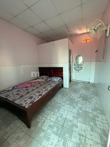 Cần cho thuê nhà nguyên căn 2 tầng Dt 130m2 tại Dĩ An
