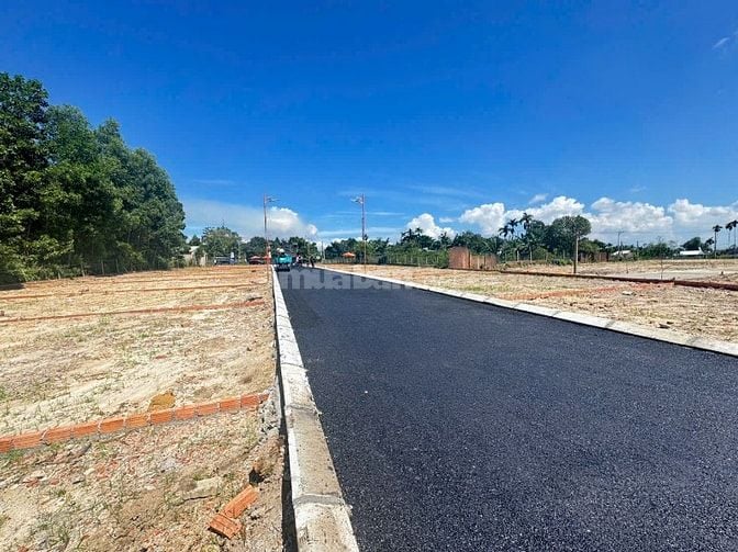 BÁN ĐẤT MẶT TIỀN ĐƯỜNG NHỰA 5M5 GIÁ CHỈ 