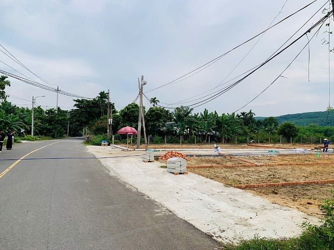 BÁN ĐẤT MẶT TIỀN ĐƯỜNG NHỰA 5M5 GIÁ CHỈ 