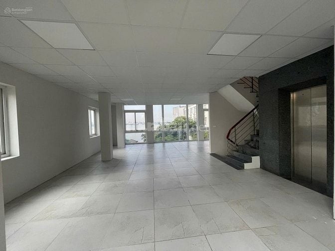 Cho thuê nhà MP Thụy Khuê, DT 80m2 x 4 tầng, thang máy, MT 7m