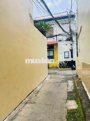 Bán Nhà dt 4.3 nở hậu 5.7 dài gần 8m. rất rộng. trệt lầu. chỉ 3.85tỷ