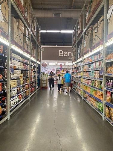 KHAI TRƯƠNG CỬA HÀNG, TUYỂN GẤP NHÂN VIÊN CHO CỬA HÀNG