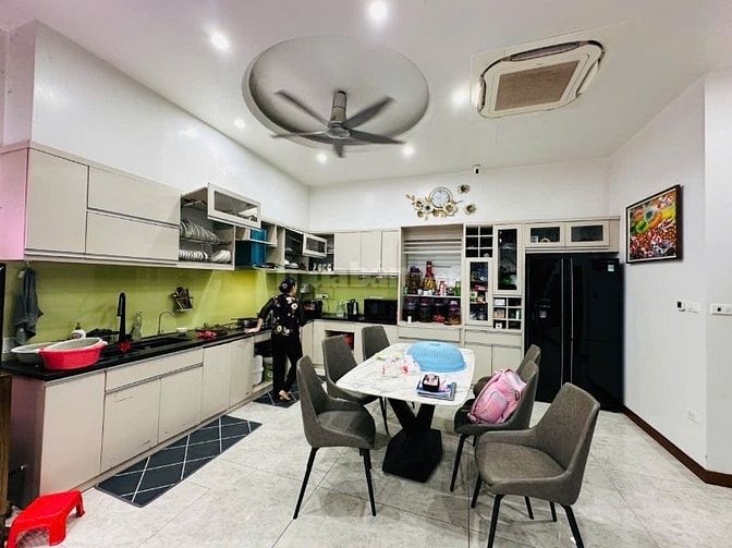 Bán nhà Chùa Bộc thoáng trước sau, Dt 50m2, 5t, mt 4m, vài bước ra phố