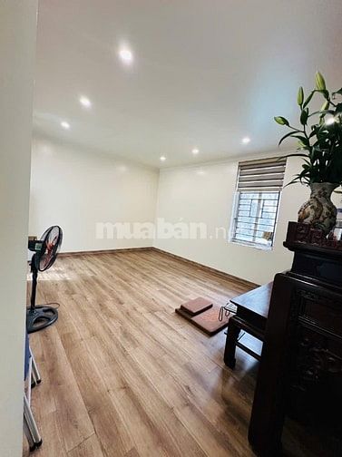 Bán nhà Chùa Bộc thoáng trước sau, Dt 50m2, 5t, mt 4m, vài bước ra phố