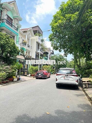 Nhà 4 Tâng Khu Biệt Thự Bên Sông Cao Cấp Sài Gòn