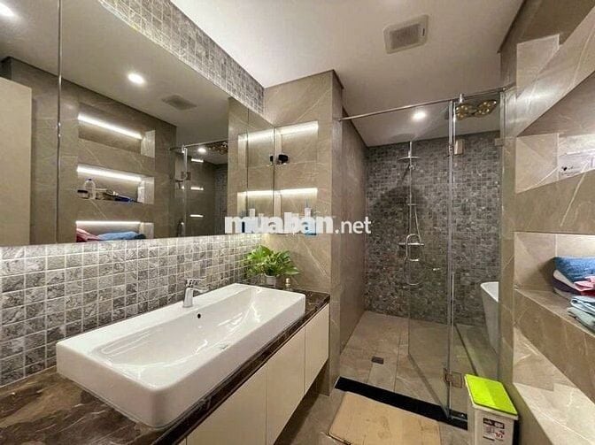 Em cần cho thuê căn hộ cao cấp tại wartermark tây hồ giá chỉ 2000$